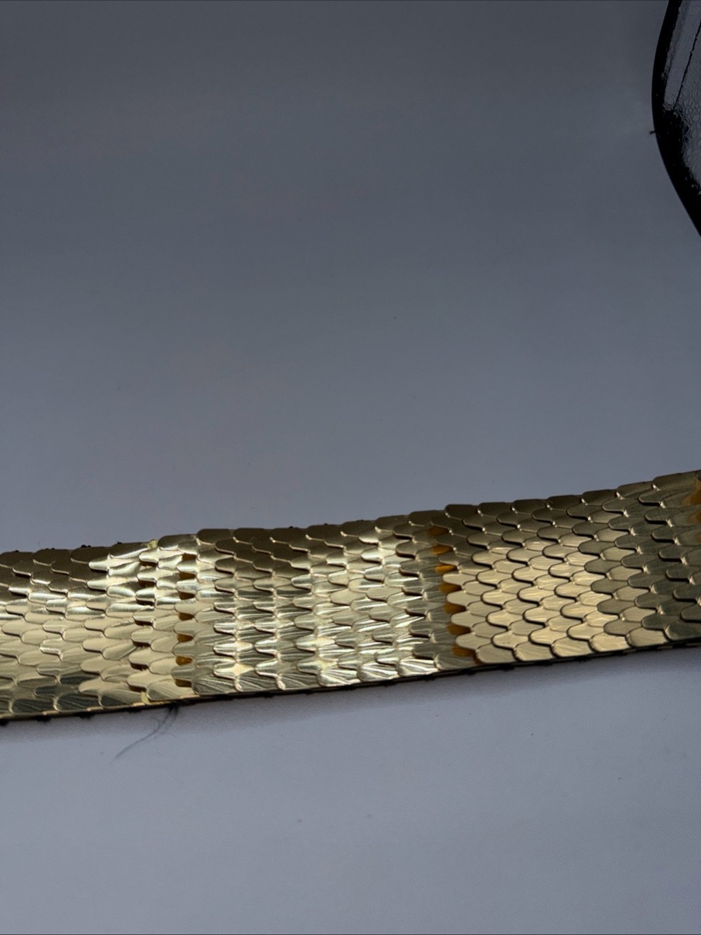 Womens Gold Metal Scale Spandex Layered Vintage Styled Belt Size M-L Stretchy
